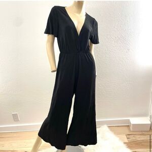 Women’s Show me Your Mumu black crepes v-neck short sleeve wide leg jumpsuit